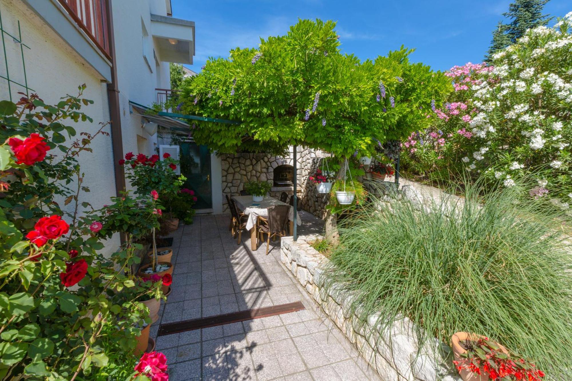 Nella. Appartement Crikvenica Buitenkant foto